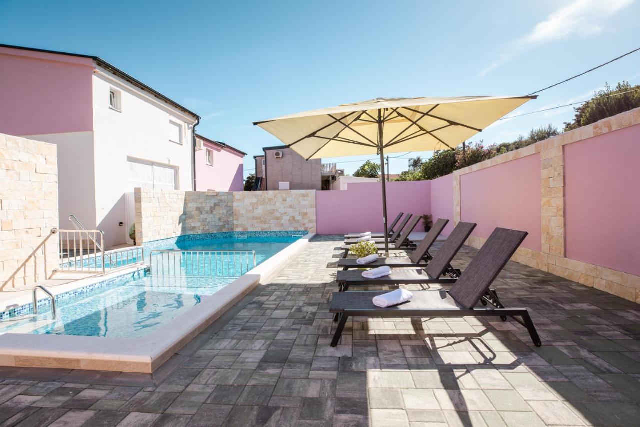 Apartman Laura Vir Esterno foto