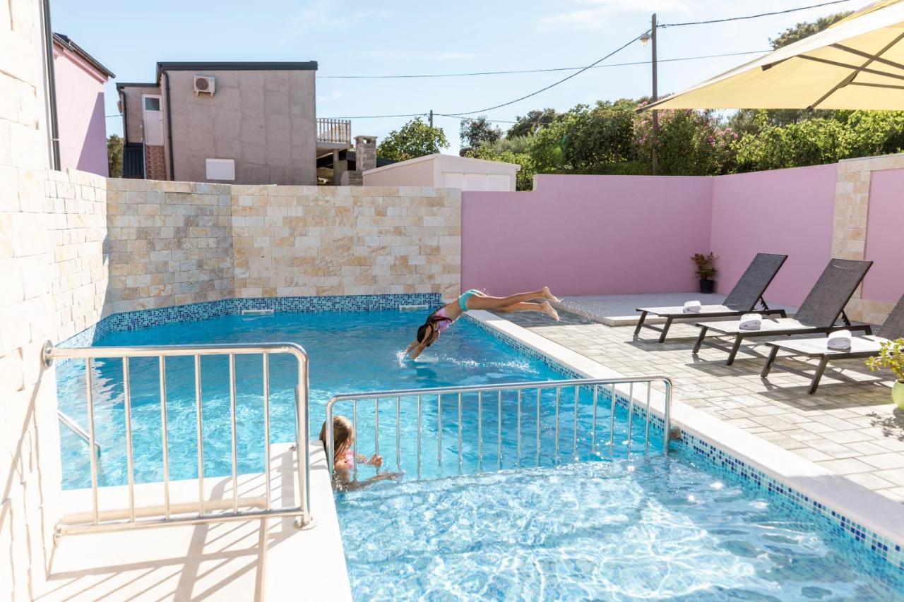 Apartman Laura Vir Esterno foto