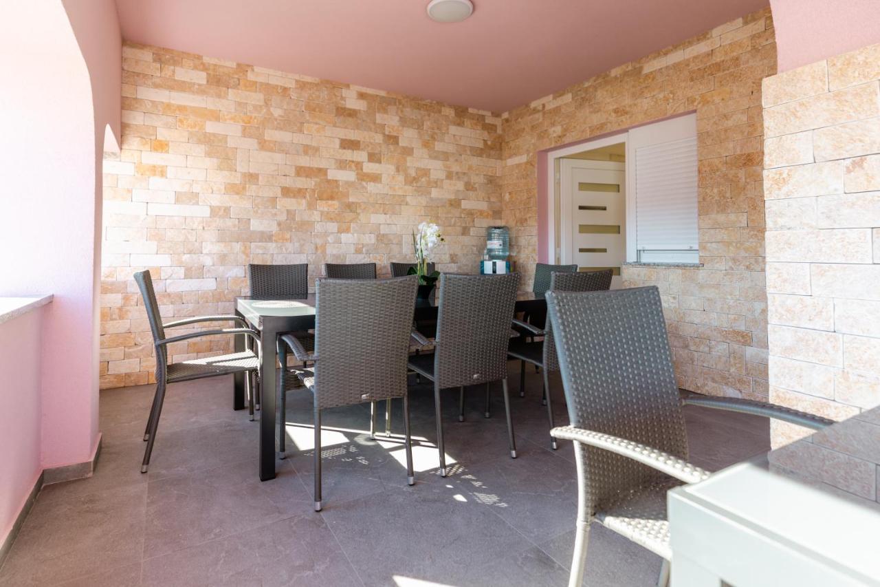 Apartman Laura Vir Esterno foto