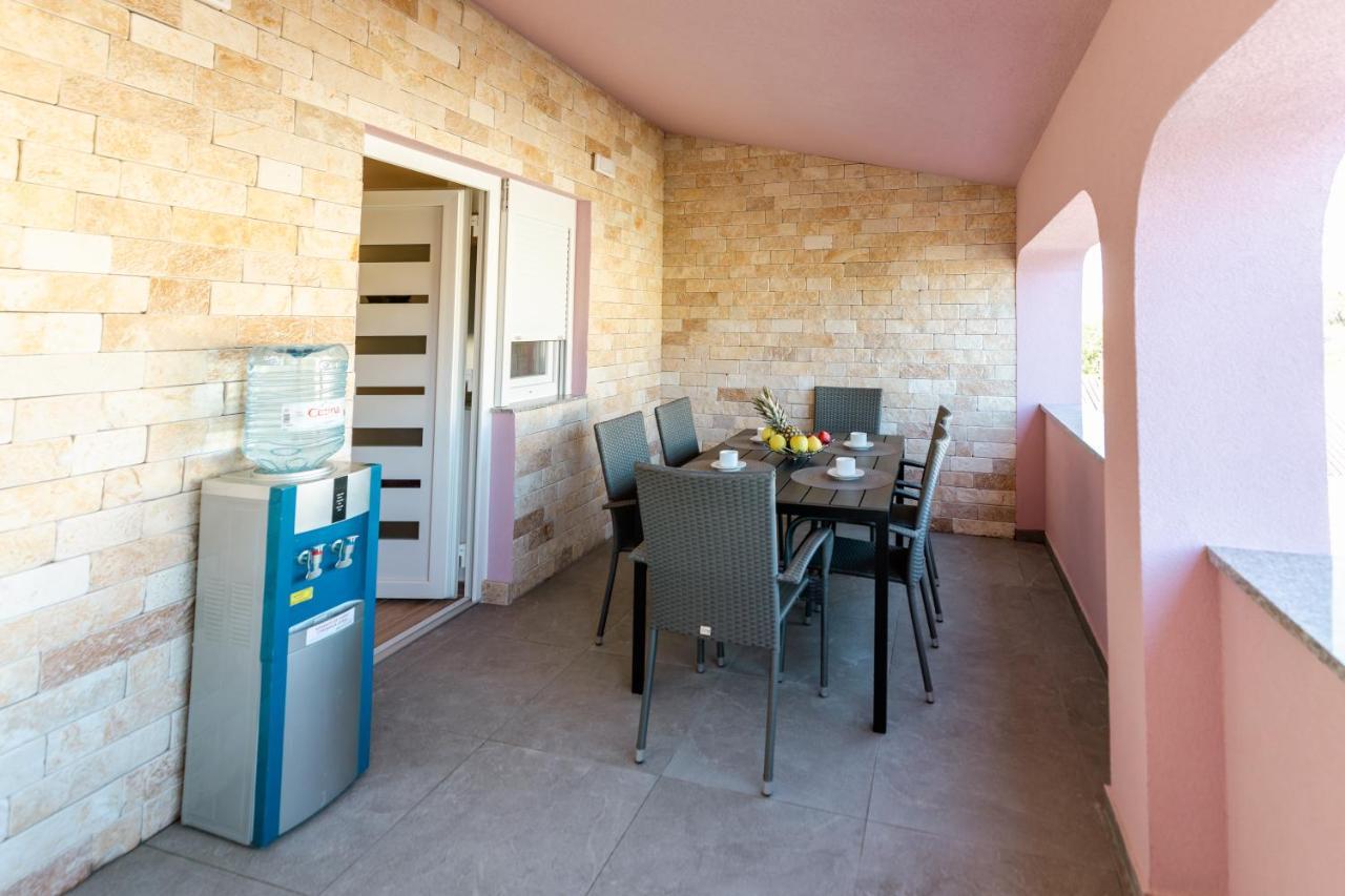 Apartman Laura Vir Esterno foto