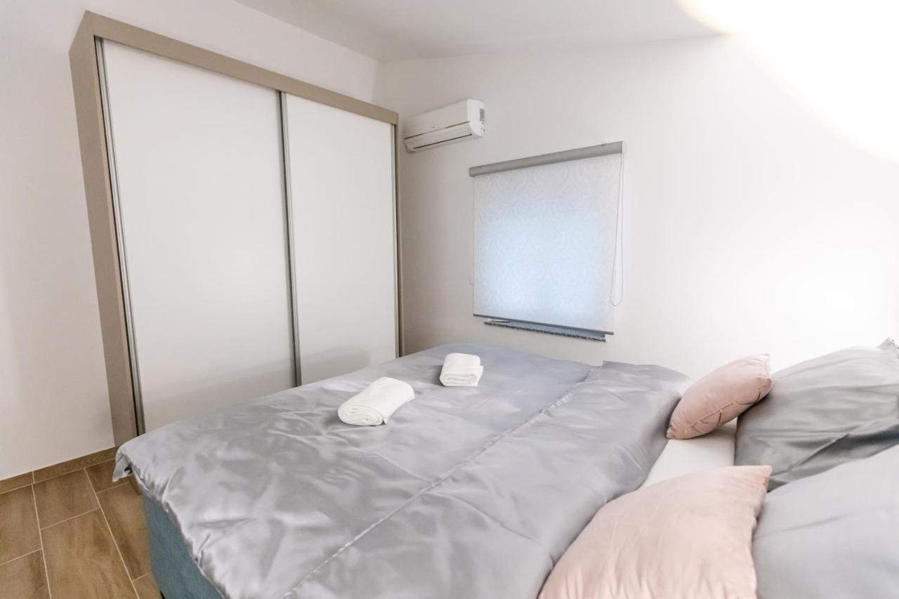 Apartman Laura Vir Esterno foto