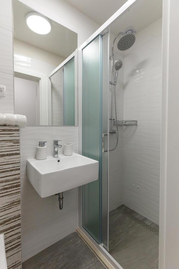 Apartman Laura Vir Esterno foto